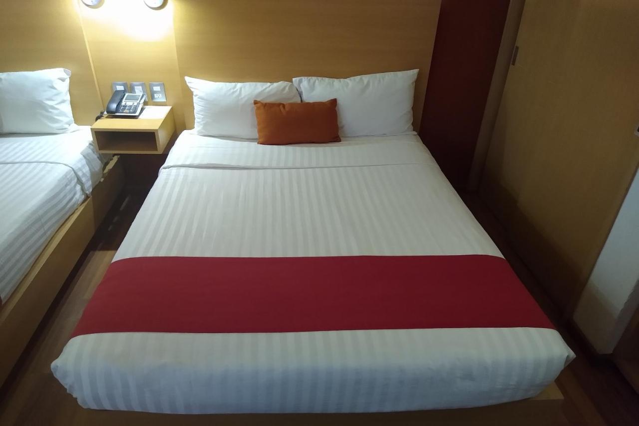 Hotel Villa Del Sol Expo غوادالاجارا المظهر الخارجي الصورة