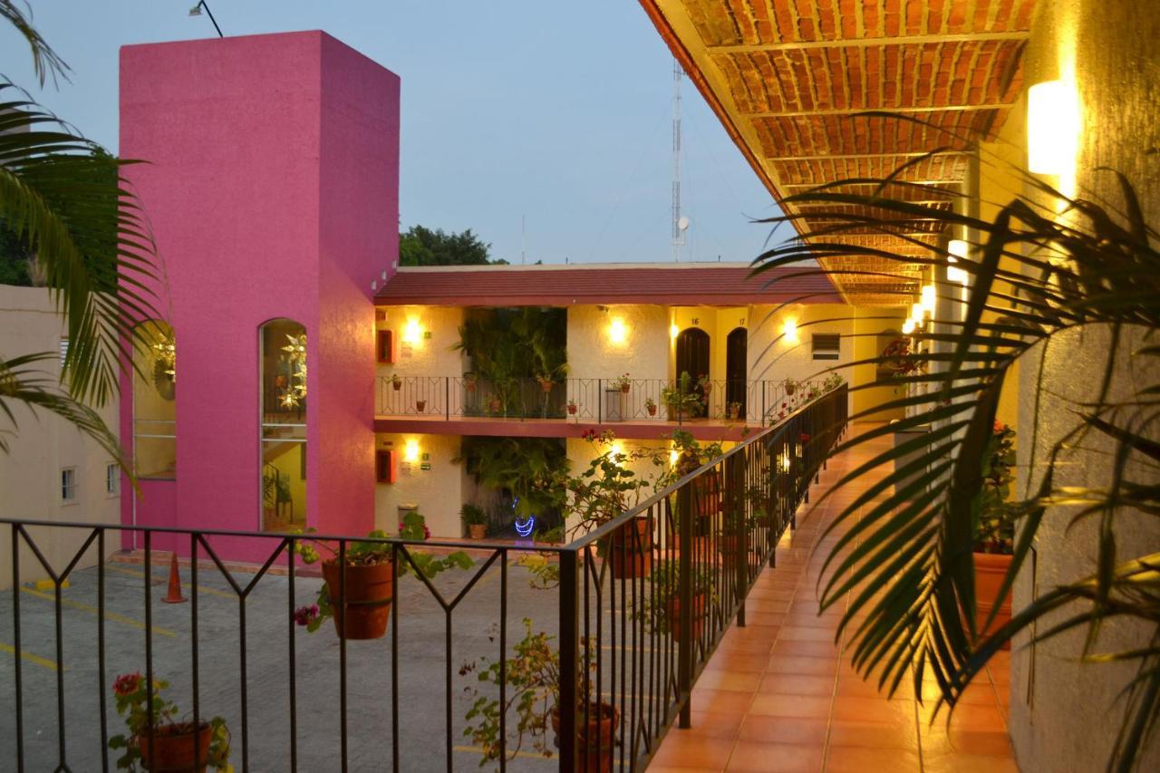 Hotel Villa Del Sol Expo غوادالاجارا المظهر الخارجي الصورة