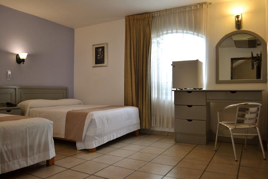 Hotel Villa Del Sol Expo غوادالاجارا المظهر الخارجي الصورة