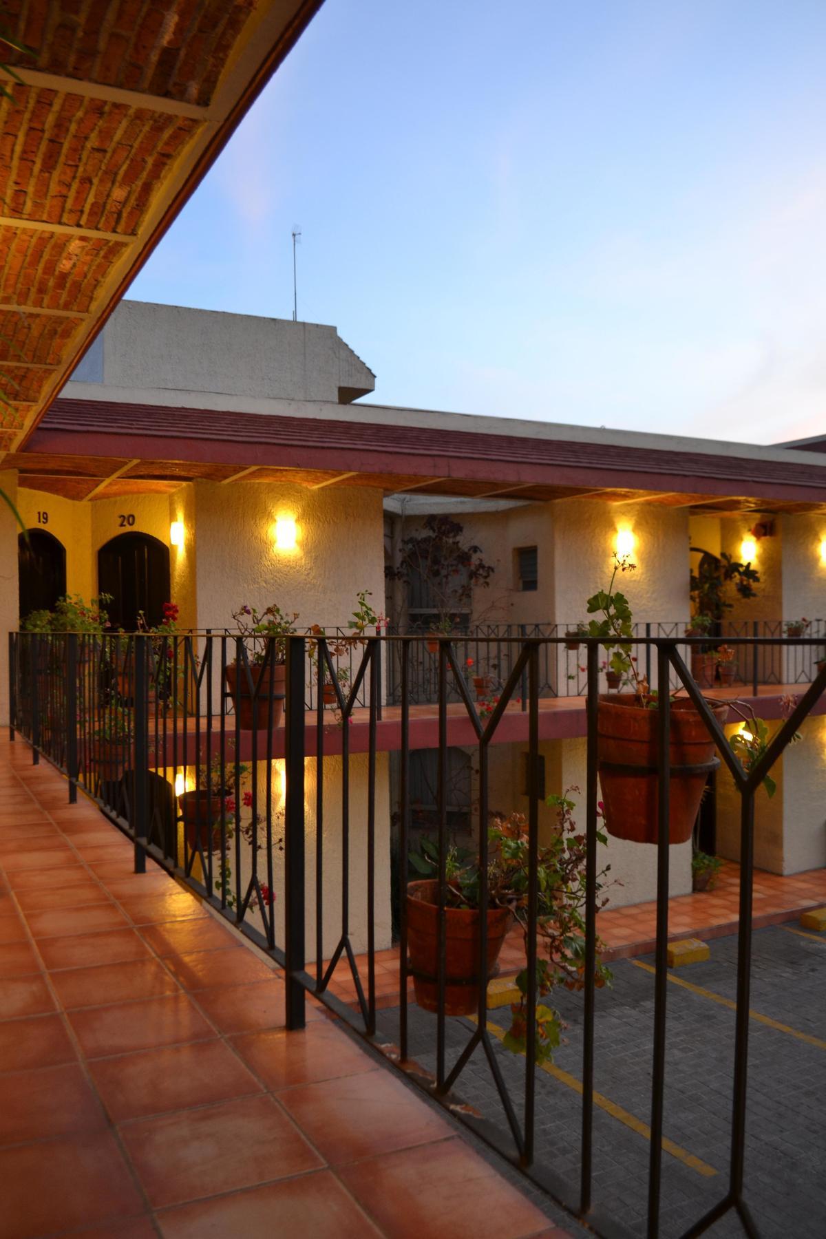 Hotel Villa Del Sol Expo غوادالاجارا المظهر الخارجي الصورة