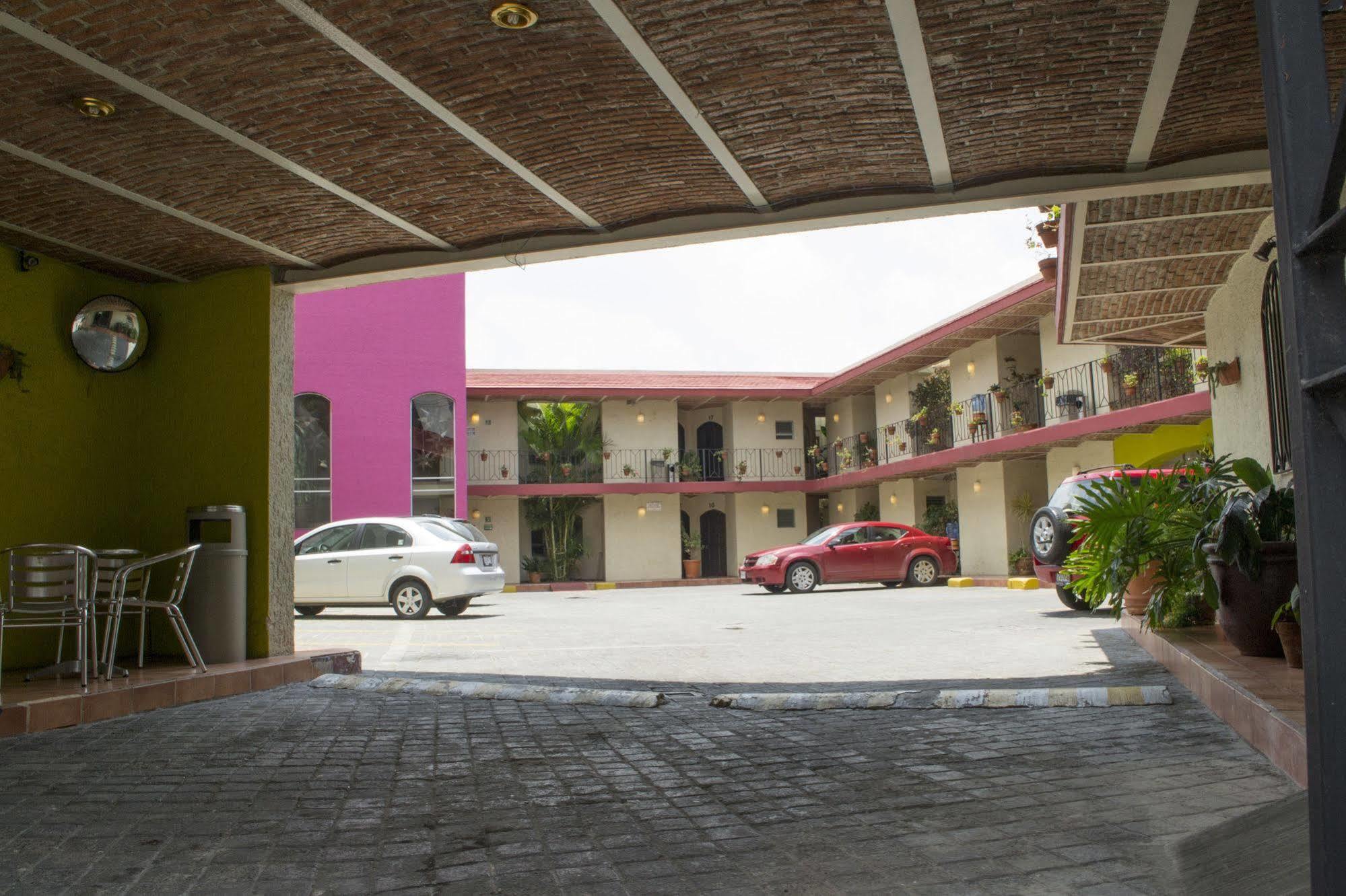 Hotel Villa Del Sol Expo غوادالاجارا المظهر الخارجي الصورة