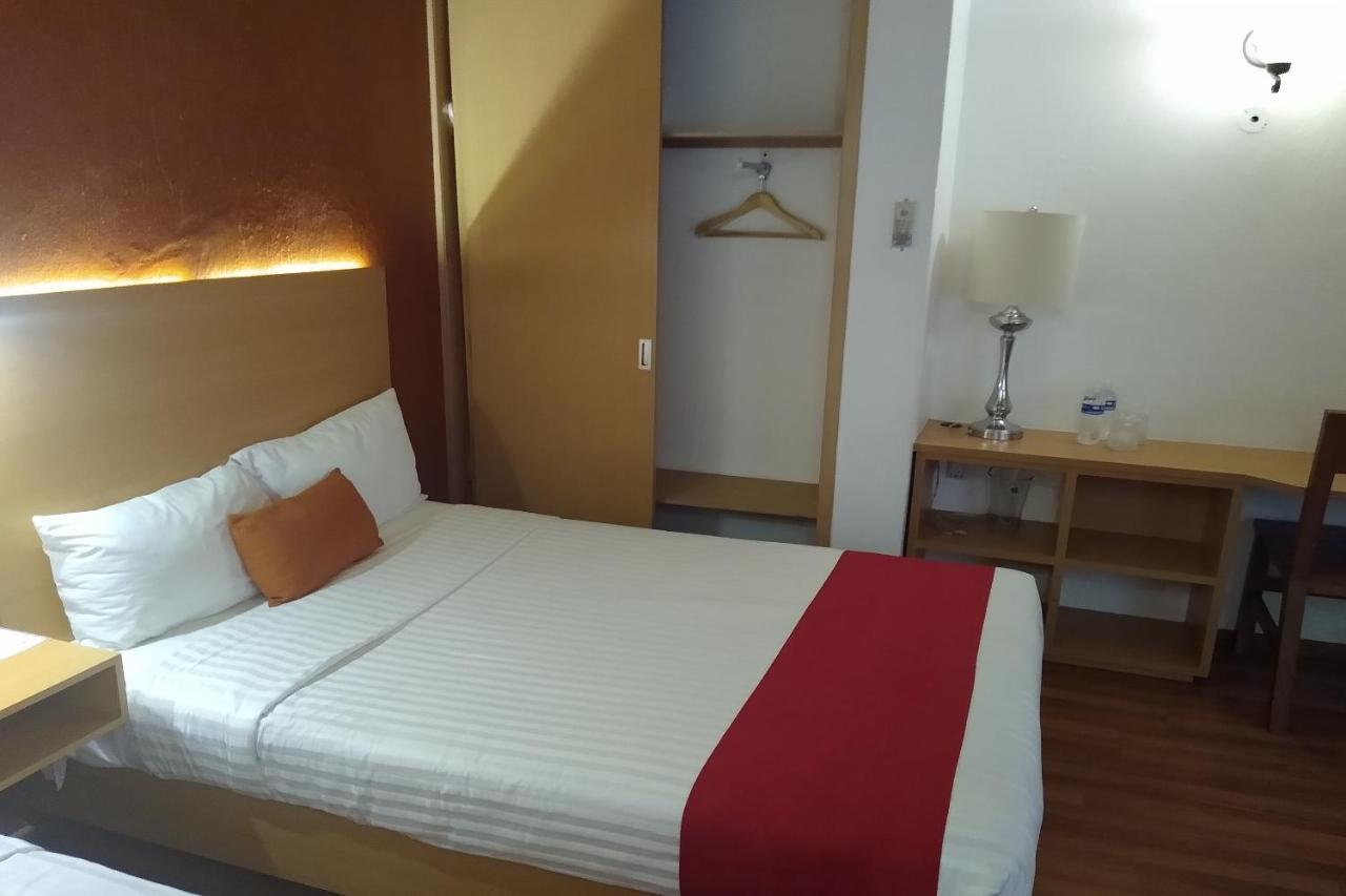 Hotel Villa Del Sol Expo غوادالاجارا المظهر الخارجي الصورة